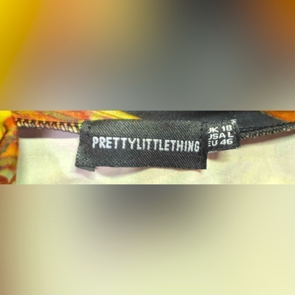 Pretty Little Thing Open Front dress - Picture 4 of 4